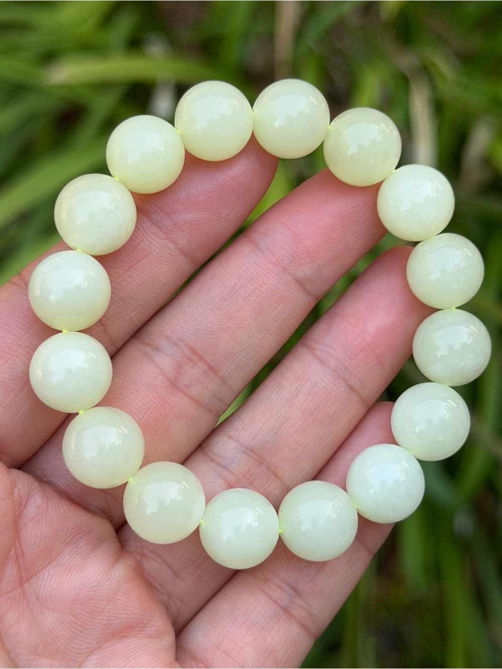 12mm stretchable natural yellow jade bracelet 2513 - Picture 2 of 8